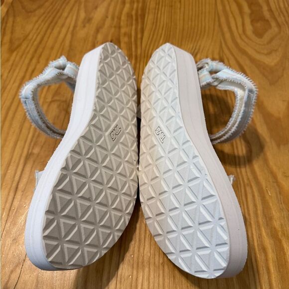 NWB Teva Women's Midform Universal Fray Frazier Light Multi 1118954 Women’s SZ 9 - Picture 11 of 12